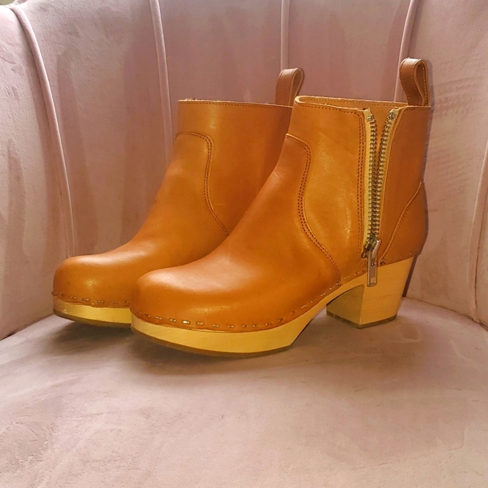EUC Swedish Hasbeen Tan Booties sz 37/US 6.5-7